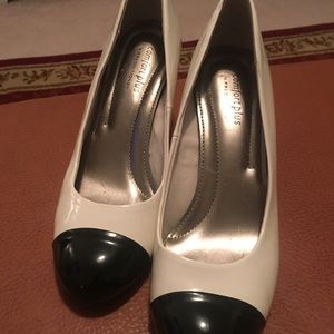 Women’s White/Black Heels 👠